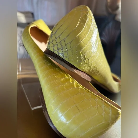 Jimmy Choo Pointed Python Flats Used - Picture 6 of 6